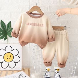 طقم عصري بخامة قطنية ناعمة ومناسبة للبشرة الحساسة للأطفال