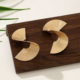 اقراط نسائية ذهبيه 