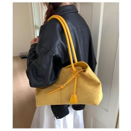 شنطة كتف نسائي بتصميم عصري