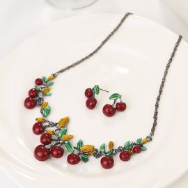 قلادة الكرز الرقيقة والأنيقة مع الاقراط