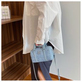 حقيبة نسائية من ماركة miu 