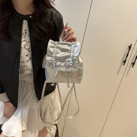 شنطة ظهر نسائي بتصميم عصري