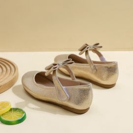 حذاء بناتي ذهبي مزين بفيونكا