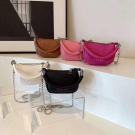 حقيبة نسائية صغيرة الحجم بحزام سلسلة فضي.