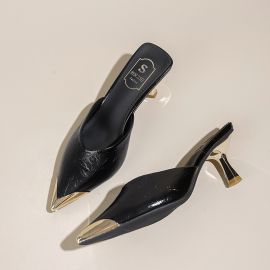 حذاء نسائي بكعب ذهبي