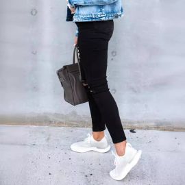 بنطلون نسائي ممزق