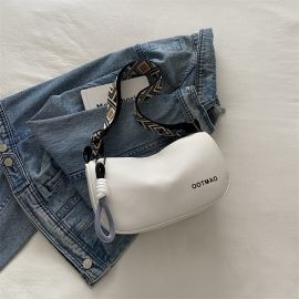 شنطة نسائي بحزام منقوش