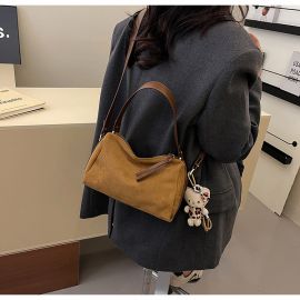 شنطة نسائي لون ساده مع قلاده