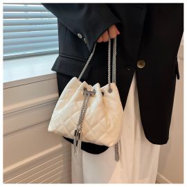 شنطة نسائي كاجوال مزينه بسلاسل