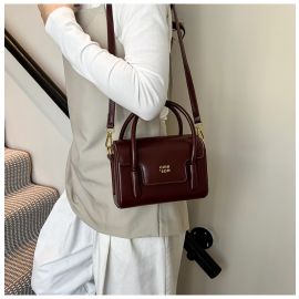 حقيبة يد نسائية بمقبضين علويين وحزام كتف قابل للتعديل