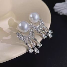 اقراط نسائي مزينه بلؤلؤ