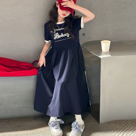 فستان بناتي صيفي فضفاض  مطبوع عليه كتابات واحرف