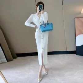 فستان شتوي مرن بطول متوسط وبأكمام طويلة وياقة مفتوحة وأزرار أمامية للسيدات 