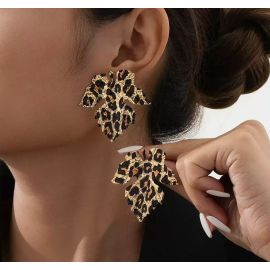 اقراط نسائي بنمط شجره