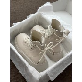 حذاء نسائي مرتفع برباط 