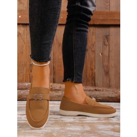 حذاء نسائي مزين بحزام