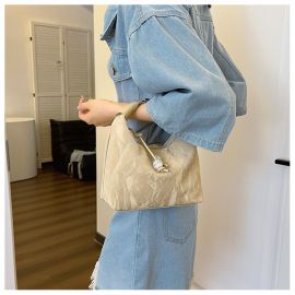 حقيبة نسائية مزينة برباط جانبي مع خرز أبيض