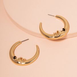 اقراط على شكل هلال