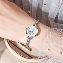 ساعة كوارتز صغيرة وخفيفة فاخرة للسيدات