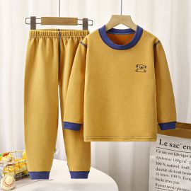 بيجامة شتوية بألوان سادة وهادئة مناسبة للنوم بتصميم كلاسيكي للأطفال