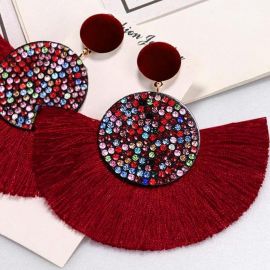 أقراط شرابة على شكل مروحة من أحجار الراين مبالغ فيها