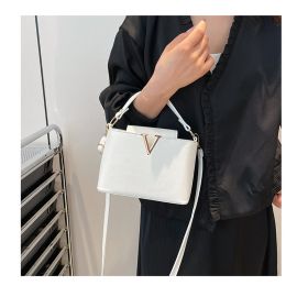 شنطة نسائي بتصميم عصري