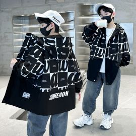 جاكيت خريفي منقوش بحروف بسحاب امامي مقاوم للرياح للأولاد