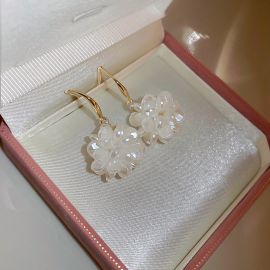 اقراط نسائي بورود ابيض