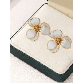 اقراط نسائي على شكل ورده