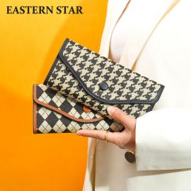 محفظة طويلة كلاسيكية إغلاق بزر أمامي وبأناقة عصرية تناسب جميع الإطلالات