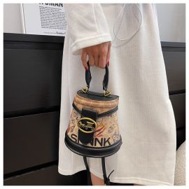 شنطة نسائي كاجوال بشكل اسطواني