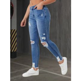 جينز نسائي ضيق ممزق