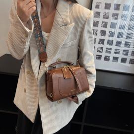 شنطه نسائي كاجوال مع حزام كتف منقوش