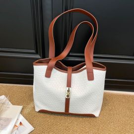 شنطة نسائيه جلديه ذات سعه