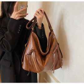 شنطة نسائي بجيوب خارجيه