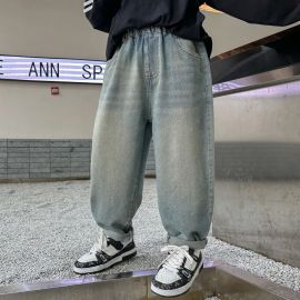 بنطلون اولاد مزين برسومات من الخلف