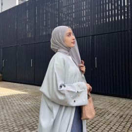عبايه نسائي ملونه مزينه بقلوب