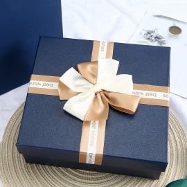 صندوق هدايا باللون الازرق ذات احجام