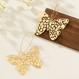 اقراط نسائي على شكل فراشه