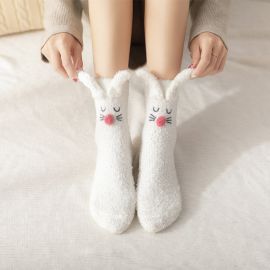 جوارب صوفية شتوية تمنحك الدفء في أبرد الأيام مع لمسة أنيقة بشكل أرنوب للفتيات
