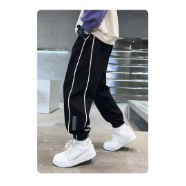 بنطلون ولادي بتصميم رياضي