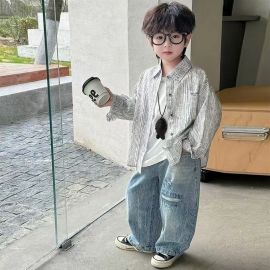 قميص ولادي بأكمام طويلة  قابلة للطي يتميز بنسيج مخطط من القطن الخالص
