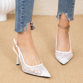 كعب نسائئ منقوش ذو مقدمة مدببة