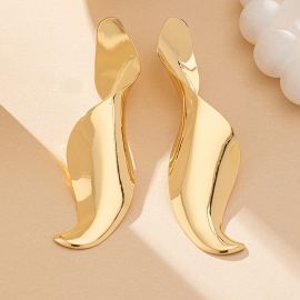 اقراط نسائيه ذهبيه ناعمه