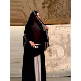 عباية نسائية باكمام مزخرفة