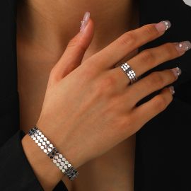 سوار مع خاتم من الفولاذ المقاوم للصدأ