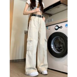 بنطال نسائي بخصر مرتفع وقصة واسعة، يتميز بجيوب جانبية كبيرة وعملية