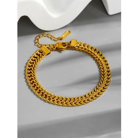 سوار نسائي عريض بتصميم على شكل سلسلة مجدولة أو مضفرة، مصنوع من فولاذ التيتانيوم المقاوم للصدأ ويتميز بسلسلة إضافية قابلة للتعديل وقفل آمن