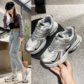 أحذية رياضية نسائية قابلة للتهوئة بتصميم عصري