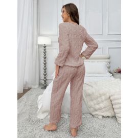 بجامه شتوي نسائي بتصميم ناعم